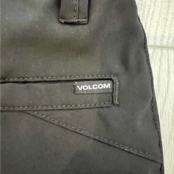 Boys Shorts | Size 12 / 26 Waist | Volcom Surf & Turf 4-way Stretch | Black - Picture 6 of 6